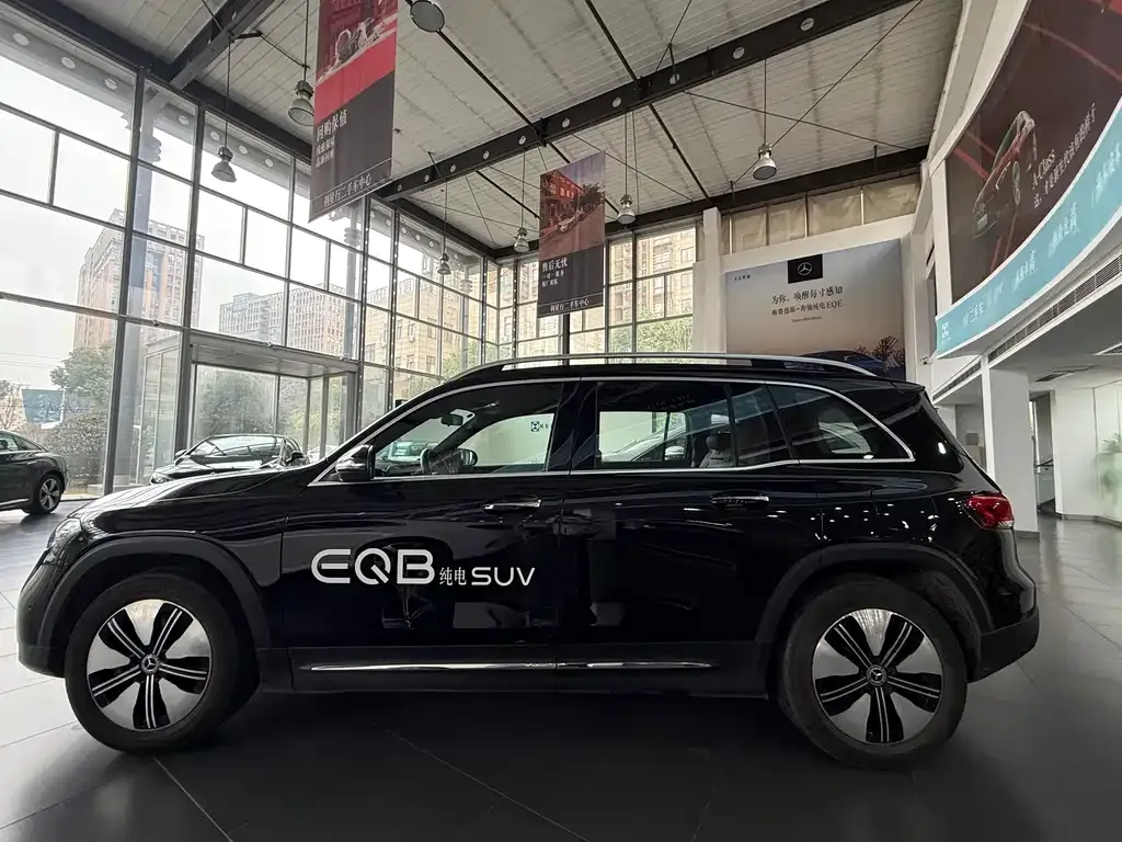 Mercedes-Benz EQB — фото 10