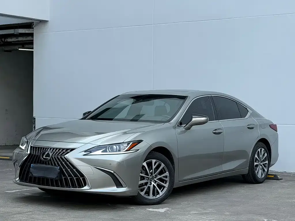 Lexus ES — фото 1