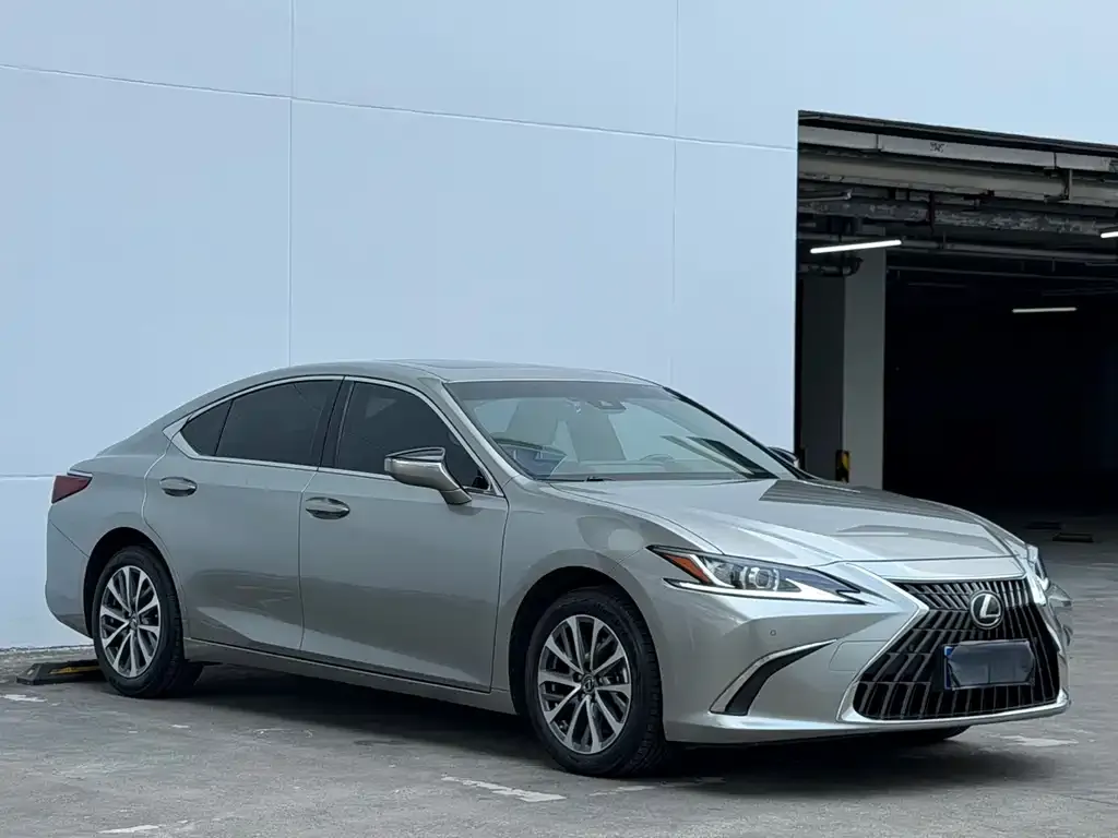 Lexus ES — фото 5