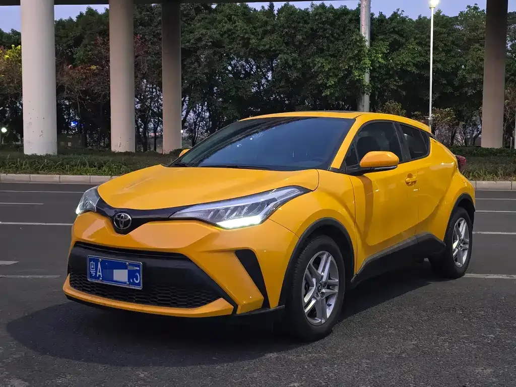 Toyota C-HR — фото 1