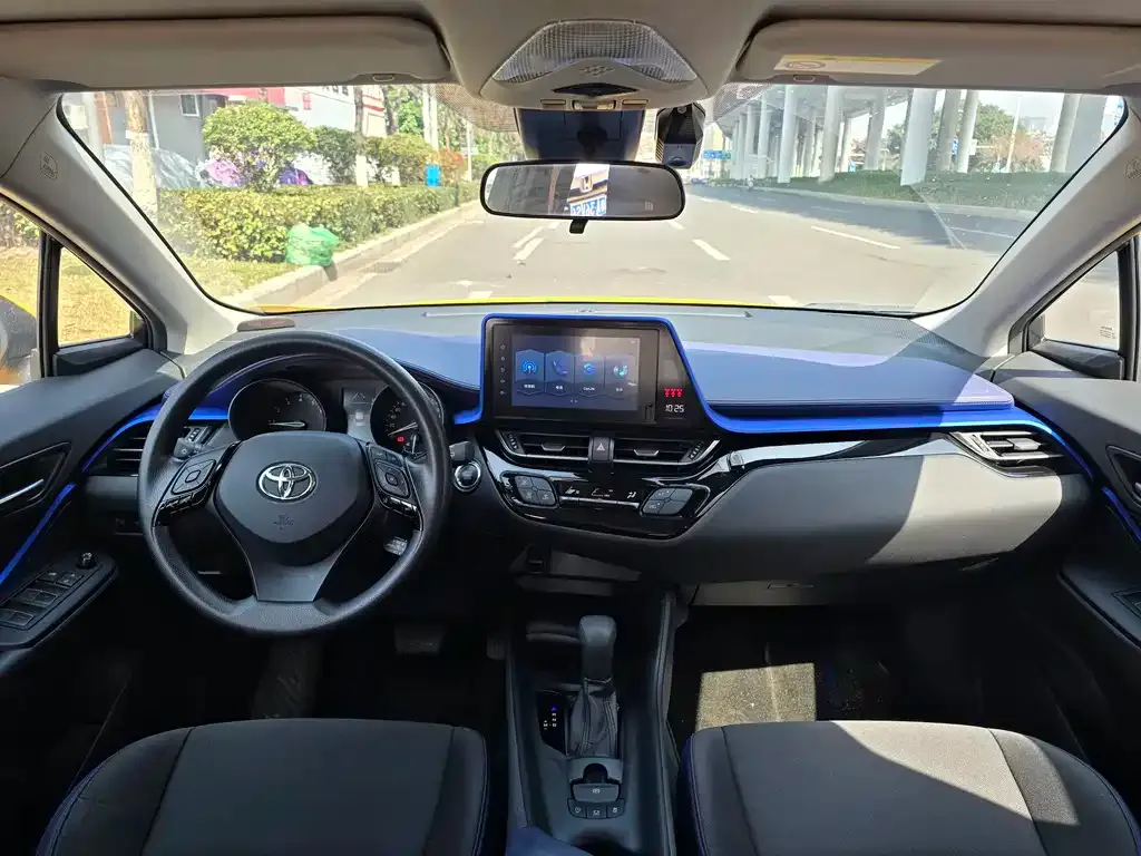 Toyota C-HR — фото 8