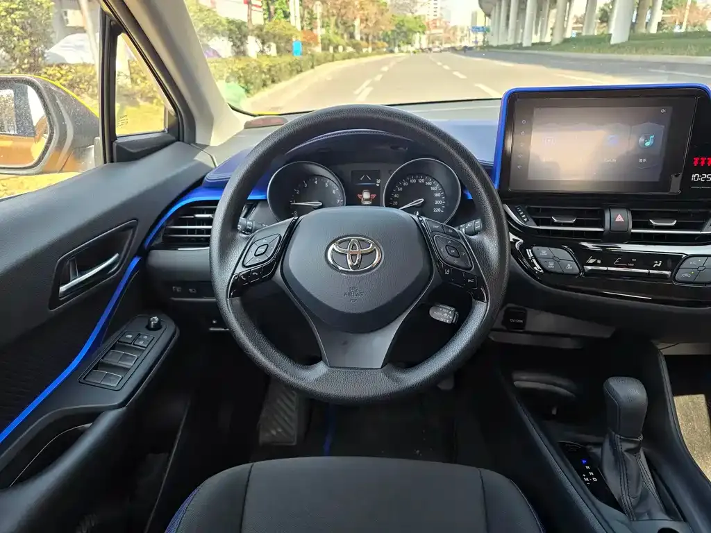 Toyota C-HR — фото 4