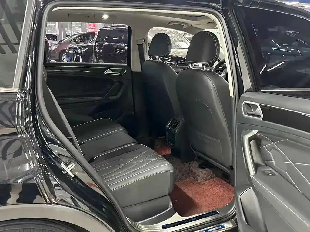 Volkswagen Tiguan L — фото 6