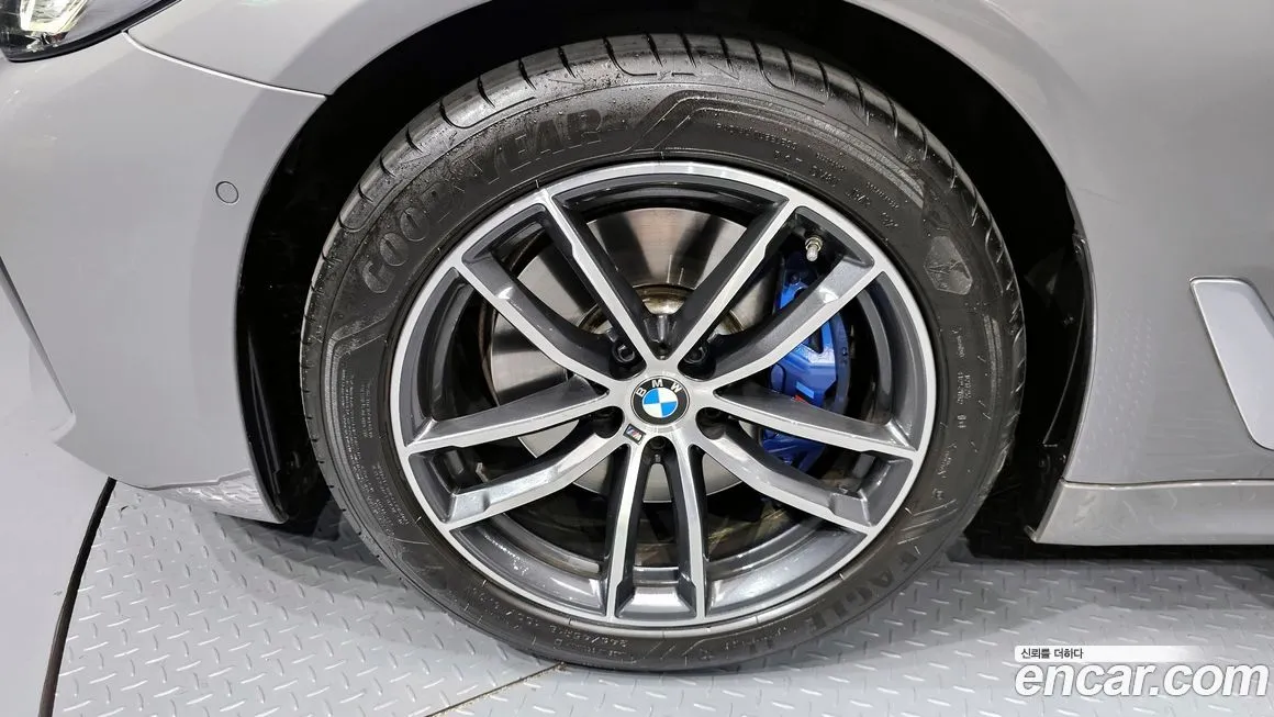 BMW 5-Series — фото 10