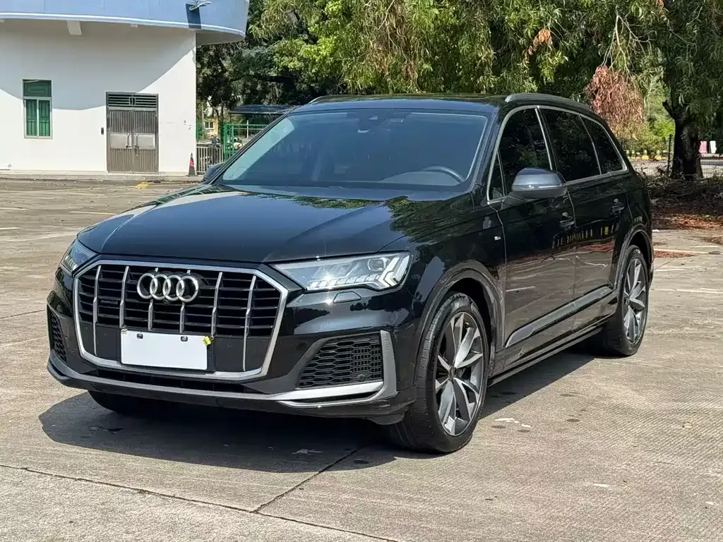 Audi Q7 — фото 1