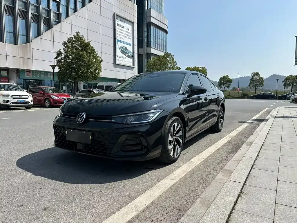 Volkswagen Passat — фото 1