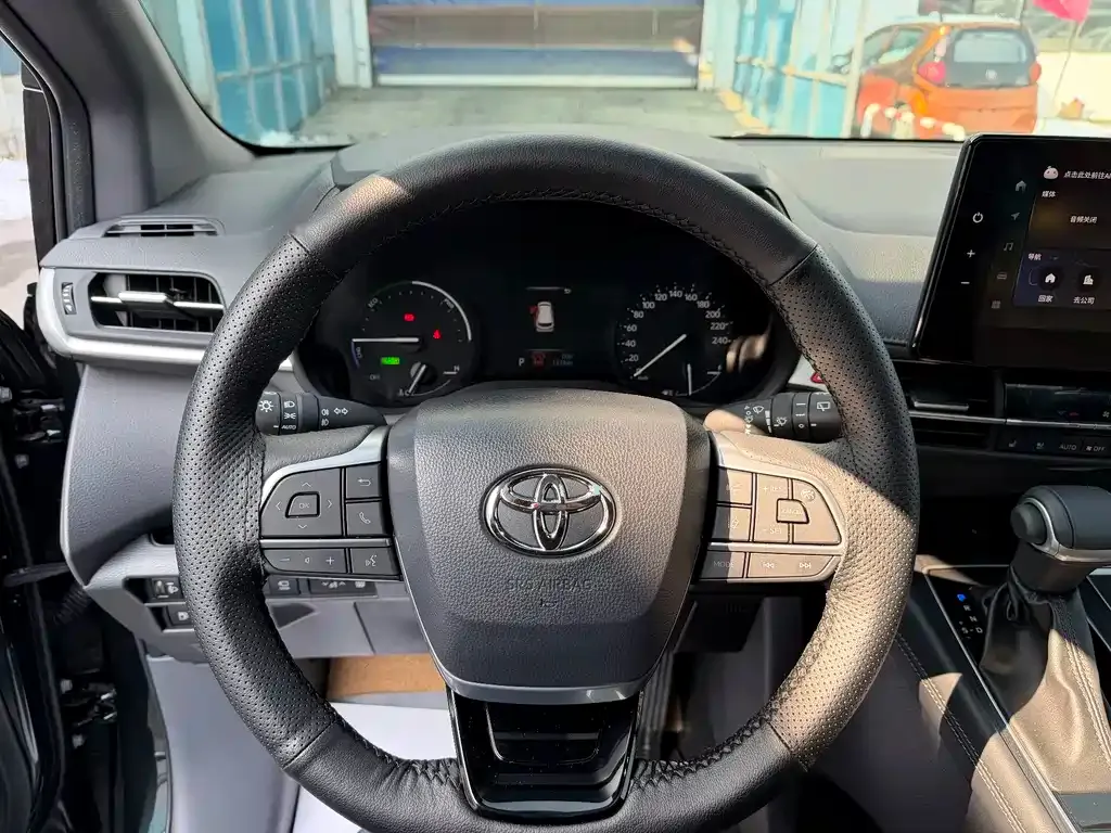 Toyota Sienna — фото 7