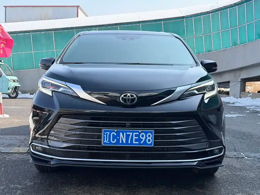 Toyota Sienna — фото 5