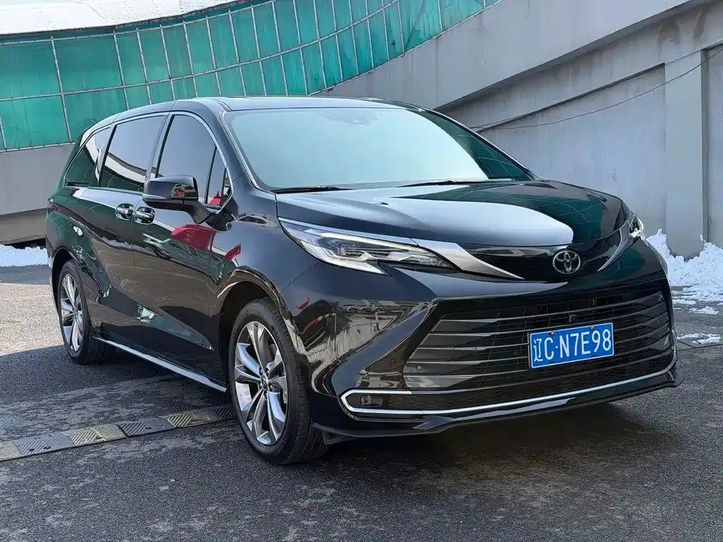 Toyota Sienna — фото 10