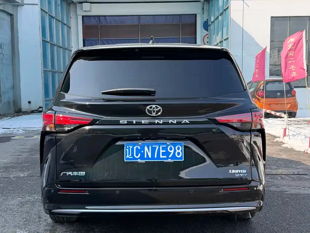 Toyota Sienna — фото 8
