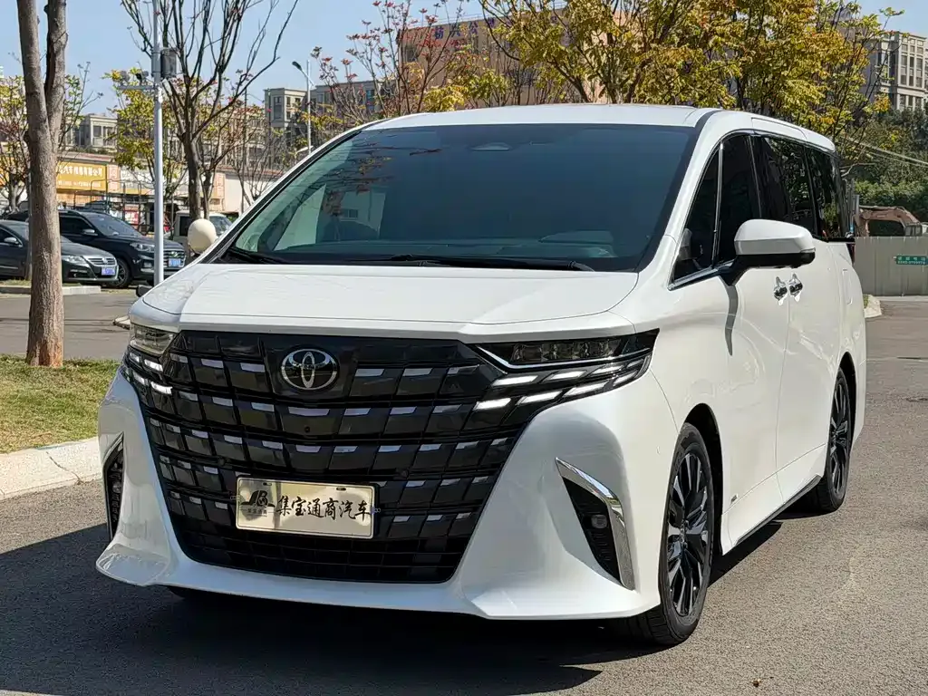Toyota Alphard — фото 1