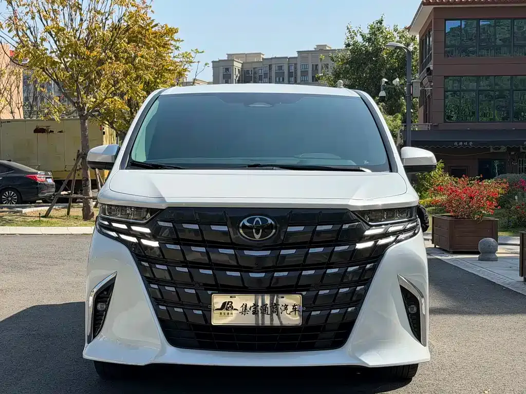 Toyota Alphard — фото 2