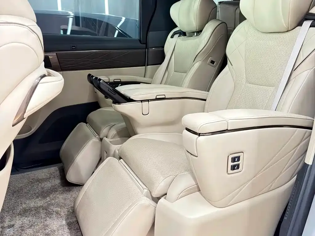 Toyota Alphard — фото 4