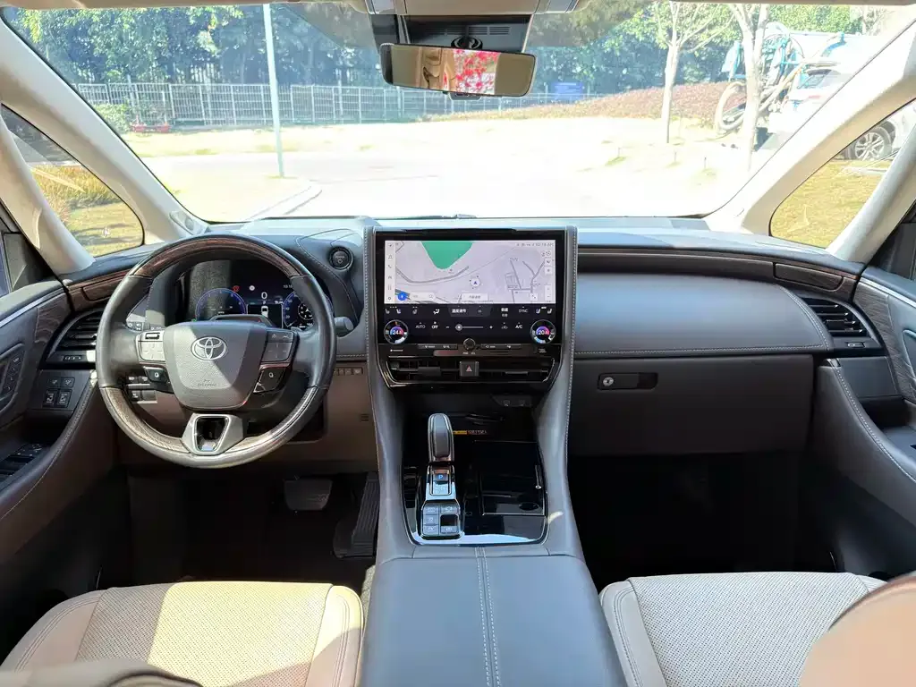 Toyota Alphard — фото 6