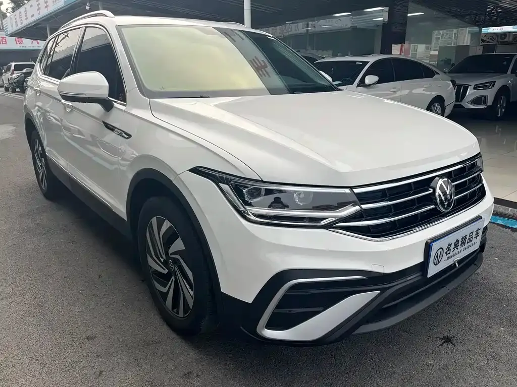 Volkswagen Tiguan L — фото 7