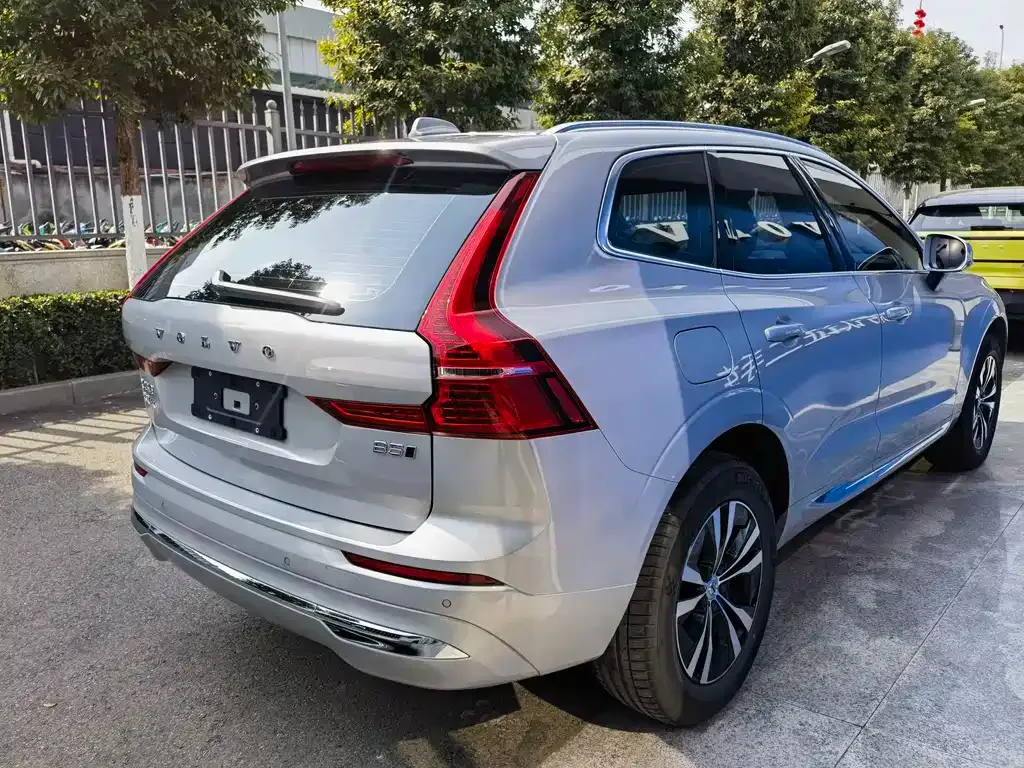 Volvo XC60 — фото 9