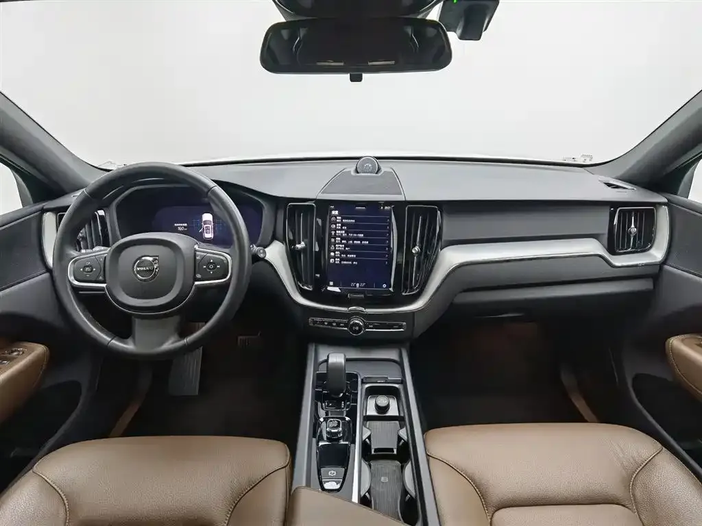 Volvo XC60 — фото 6
