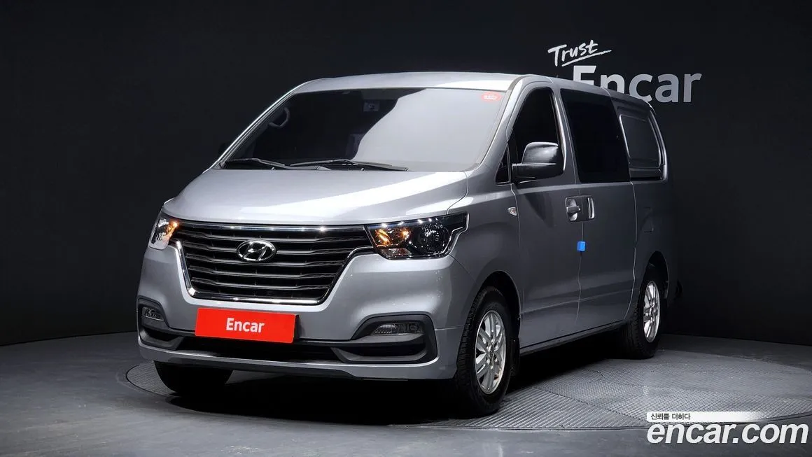 Hyundai Starex — фото 1