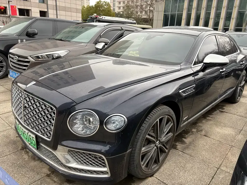 Bentley Flying Spur PHEV — фото 1