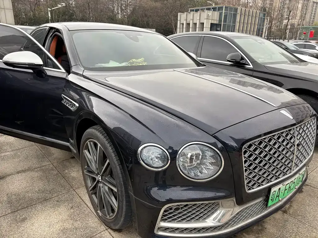 Bentley Flying Spur PHEV — фото 6