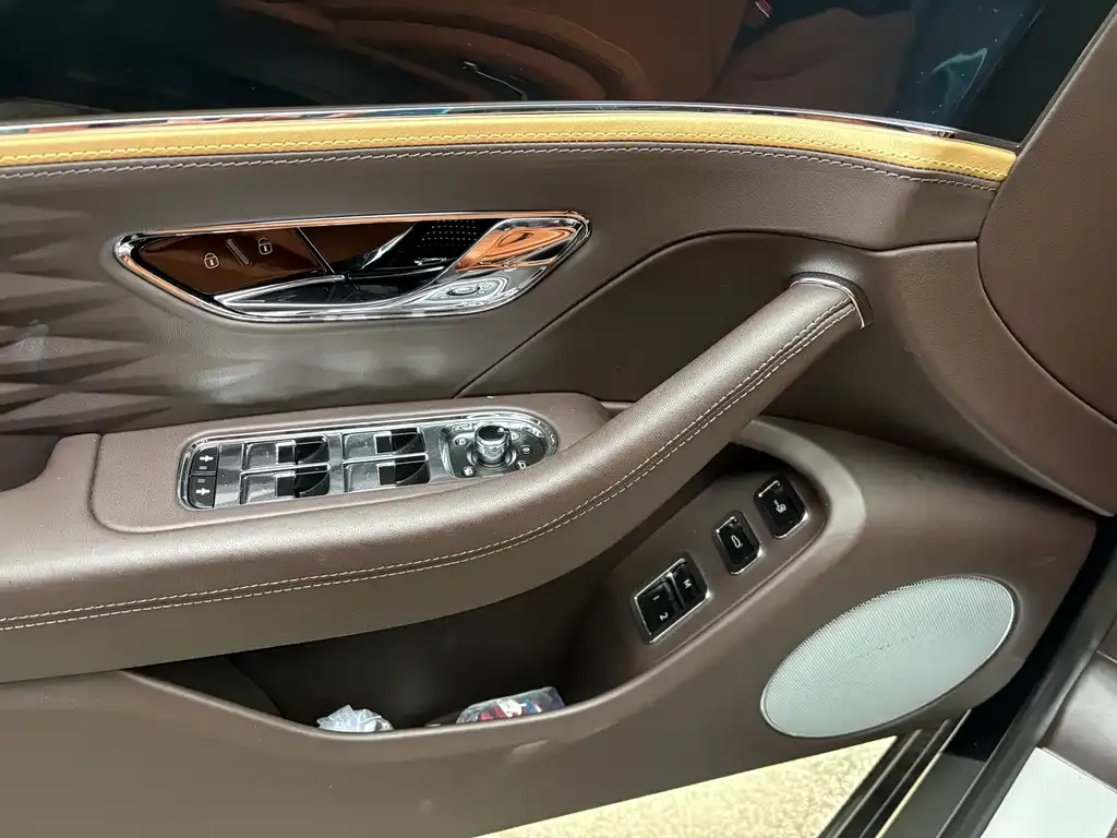 Bentley Flying Spur PHEV — фото 3