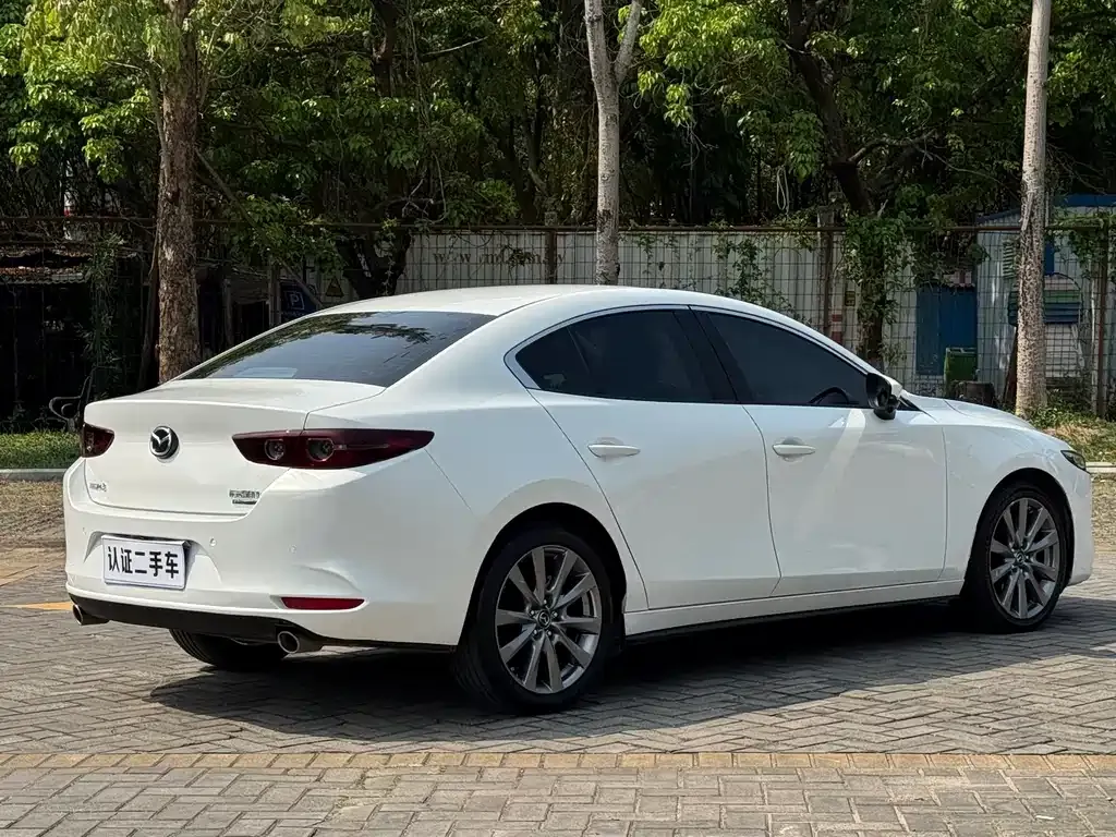 Mazda 3 Axela — фото 4