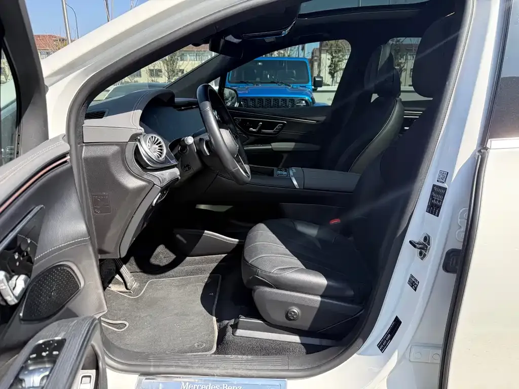 Mercedes-Benz EQS SUV — фото 9