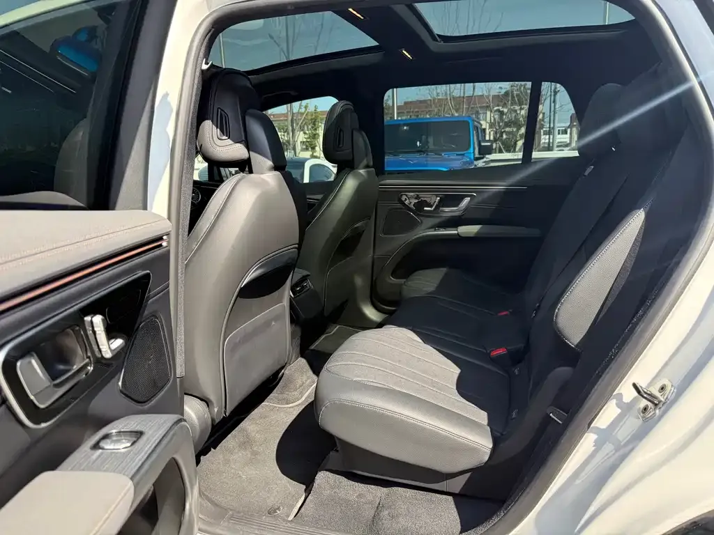Mercedes-Benz EQS SUV — фото 3
