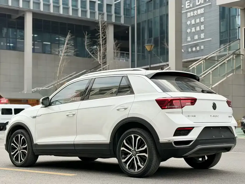 Volkswagen T-Roc — фото 7