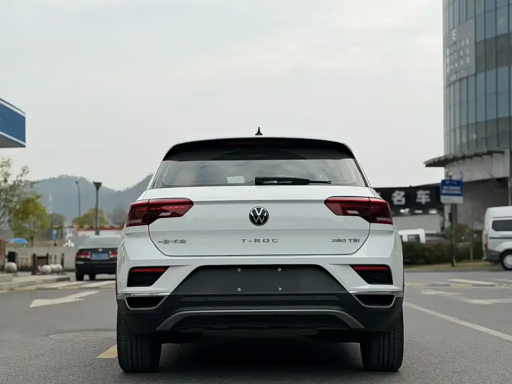 Volkswagen T-Roc — фото 2