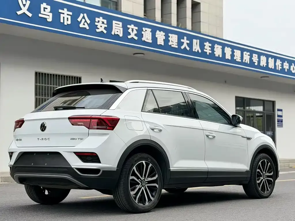 Volkswagen T-Roc — фото 8