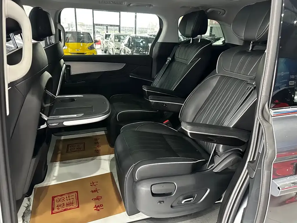 Roewe iMAX8 — фото 10