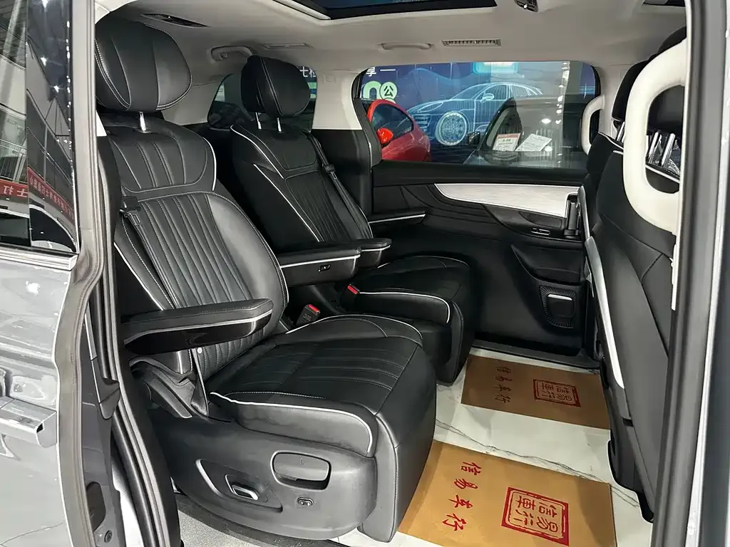 Roewe iMAX8 — фото 2