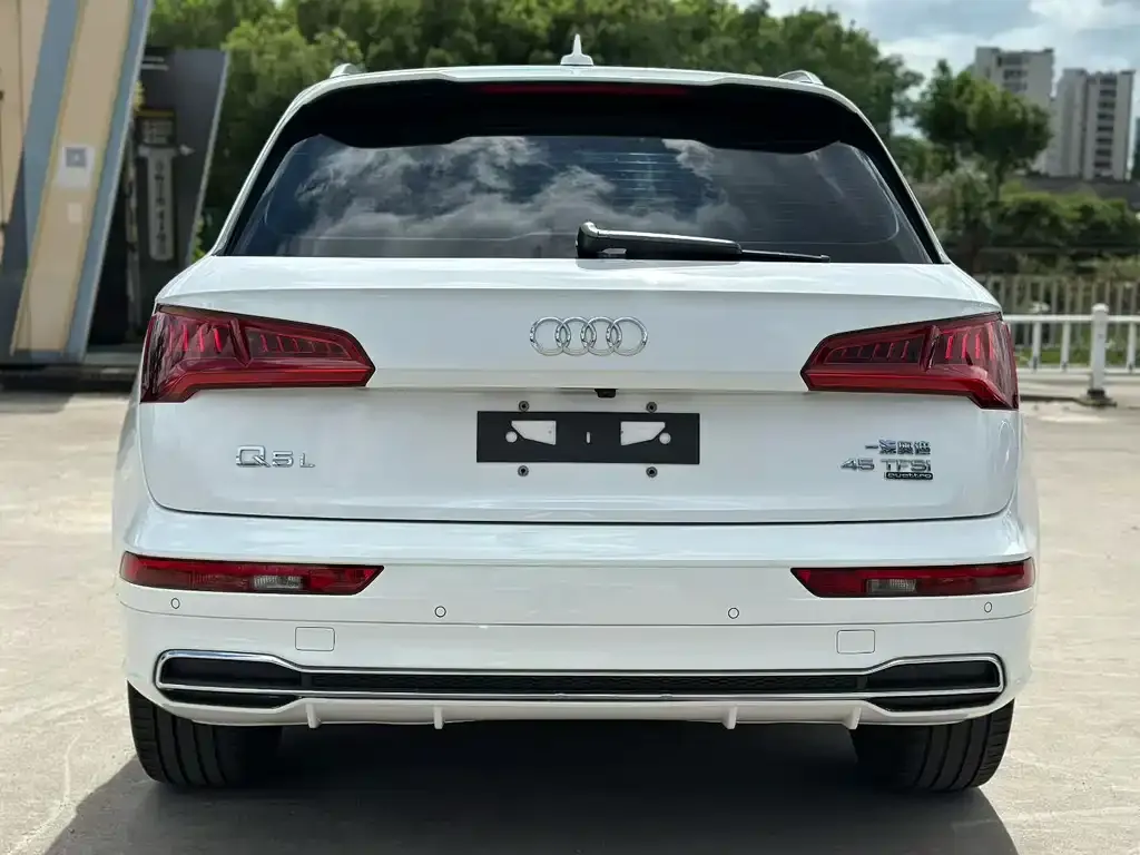 Audi Q5L — фото 7