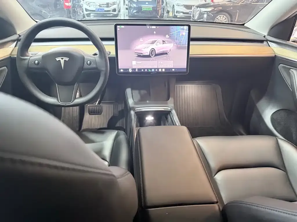Tesla Model Y — фото 4