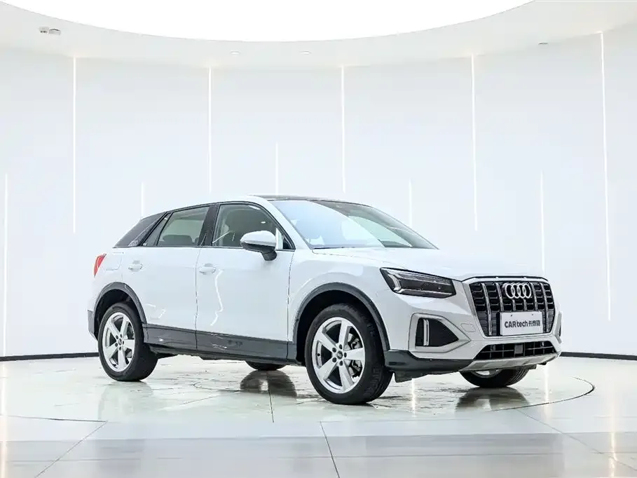 Audi Q2L — фото 7