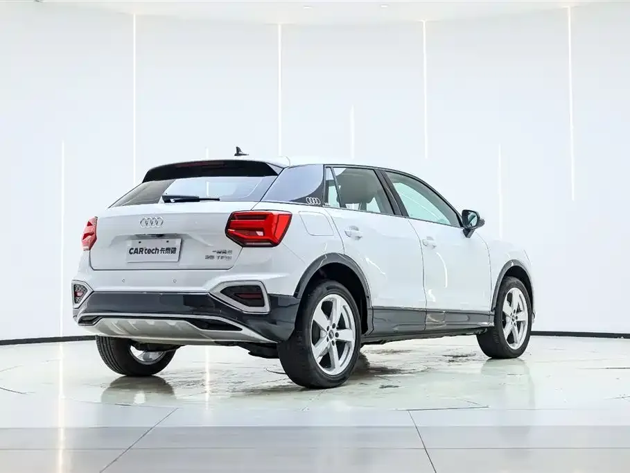Audi Q2L — фото 3