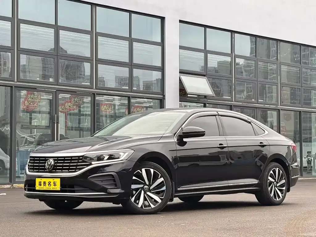Volkswagen Passat — фото 1