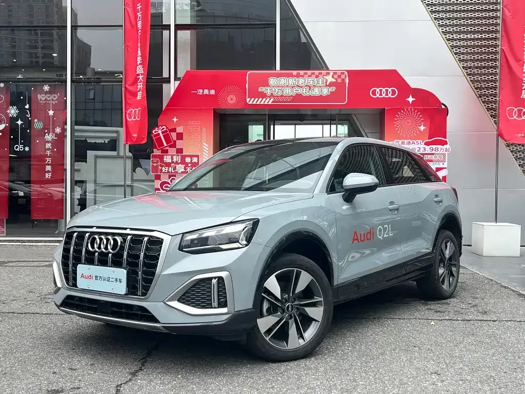 Audi Q2L — фото 1