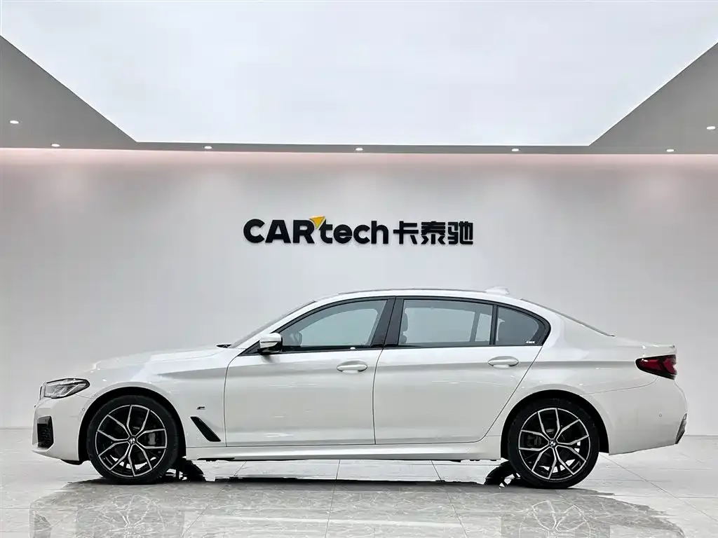 BMW 5 Series — фото 8