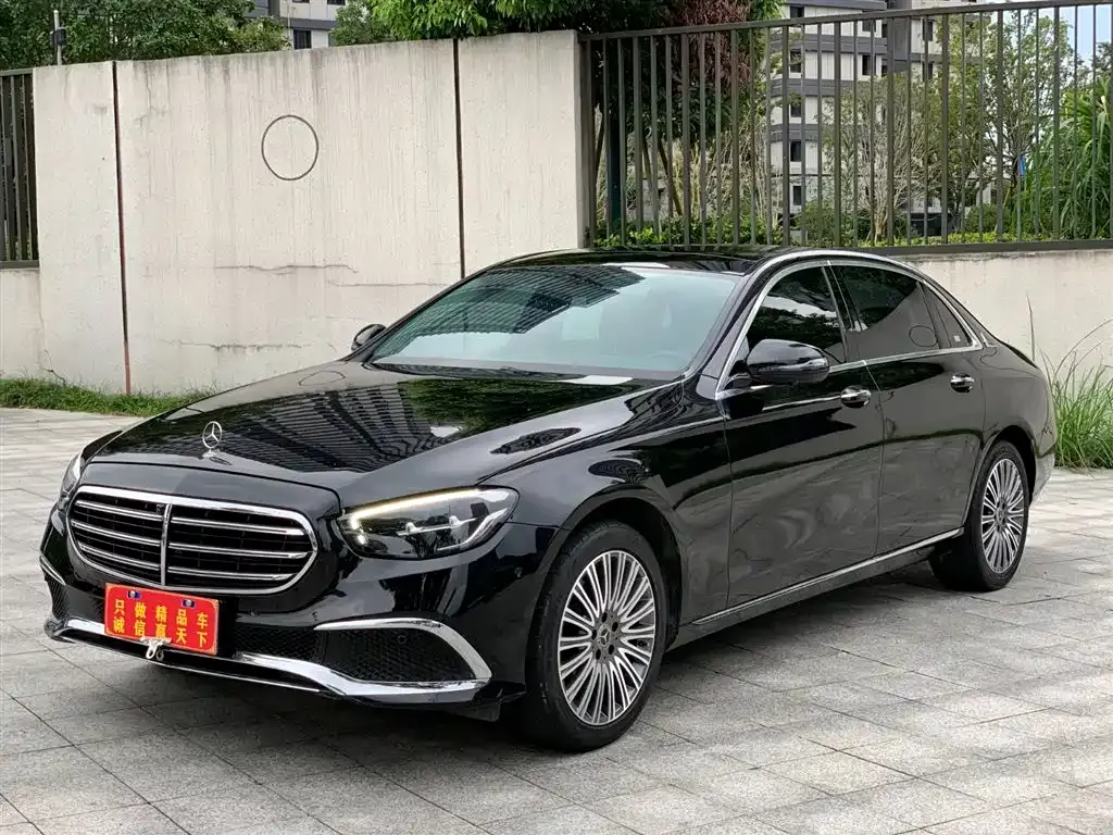 Mercedes-Benz E-Class — фото 1