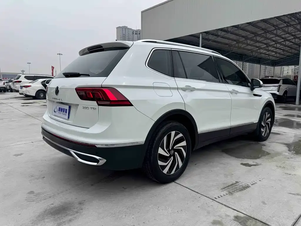 Volkswagen Tiguan L — фото 4