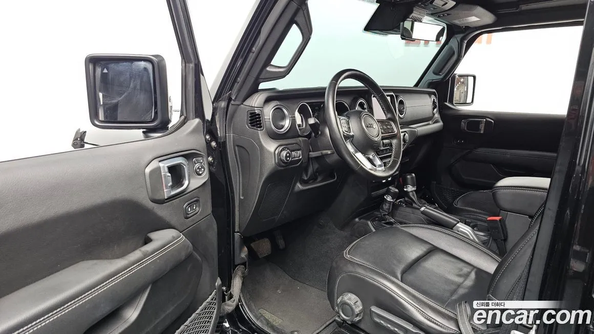 Jeep Wrangler — фото 8