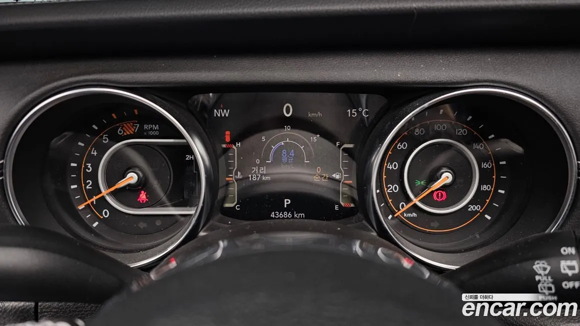 Jeep Wrangler — фото 10