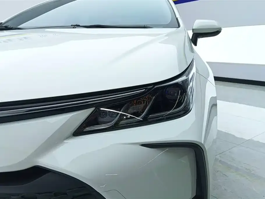 Toyota Corolla — фото 10