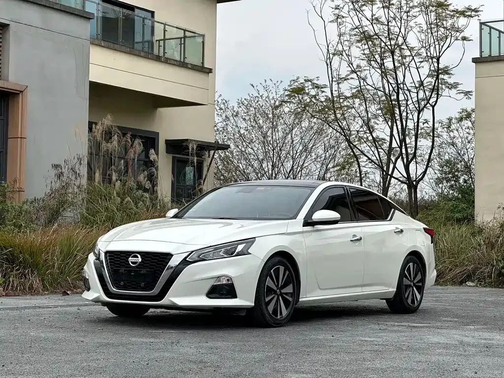 Nissan Teana — фото 1