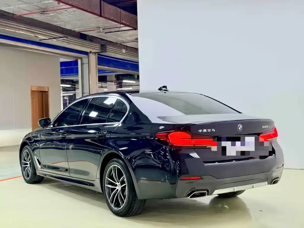 BMW 5 Series — фото 5