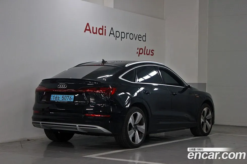 Audi e-tron — фото 4