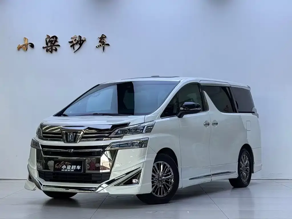 Toyota Vellfire — фото 1