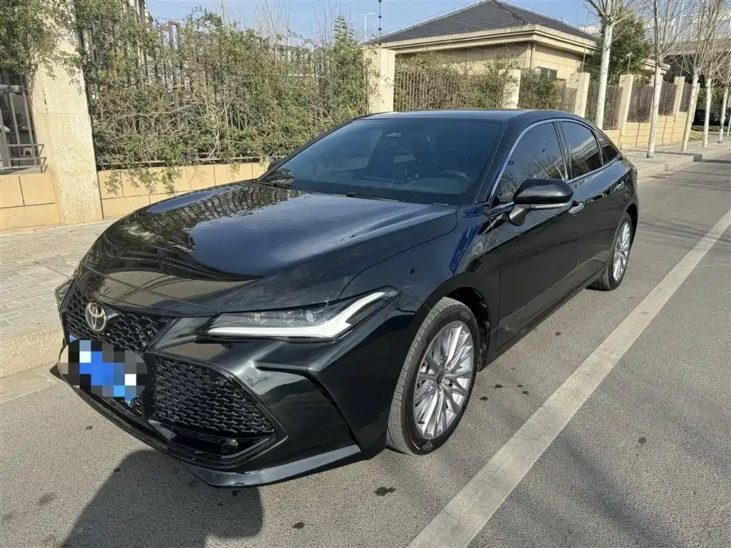 Toyota Avalon — фото 1